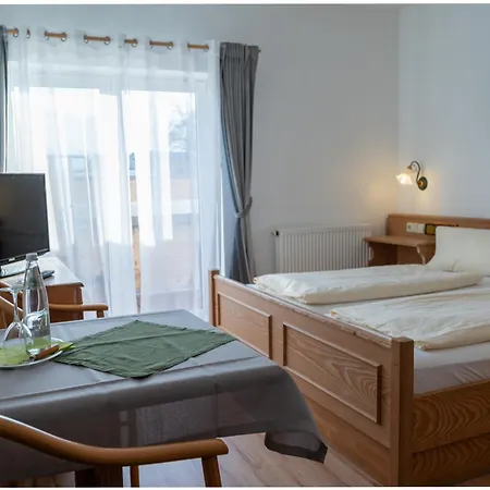 Gruener Baum 3*