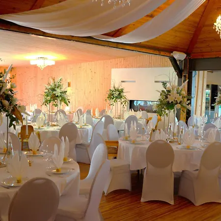 Gruener Baum 호텔 Kulsheim